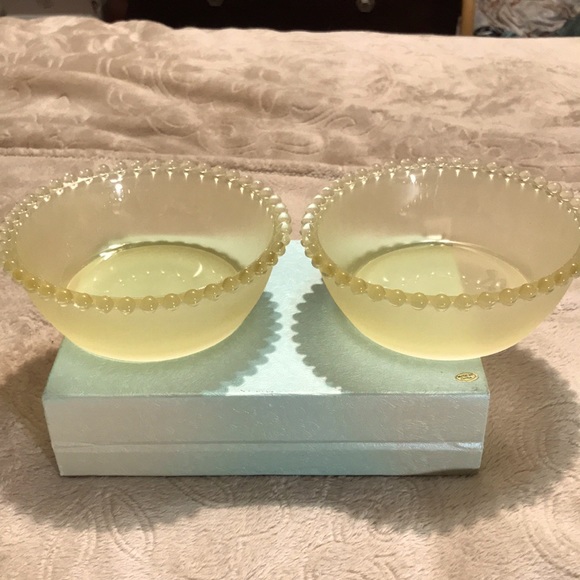 Two gorgeous frosted yellow bowls - Picture 1 of 3
